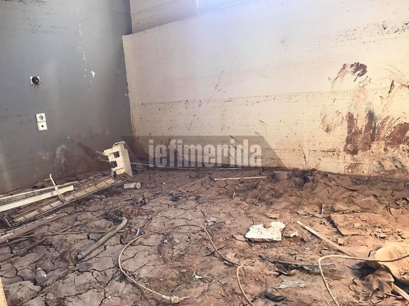 Το μέγεθος της καταστροφής φαίνεται στις εικόνες ακόμη και 1 χρόνο μετά.