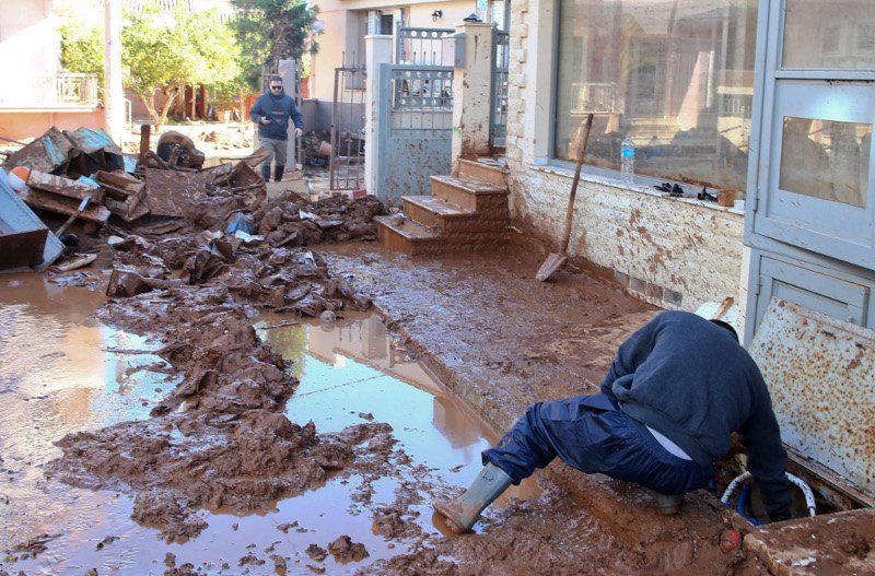 Η Μάνδρα προσπαθεί να κλείσει τις πληγές της -Ξεκίνησαν οι εργασίες αποκατάστασης [εικόνες] | iefimerida.gr 5