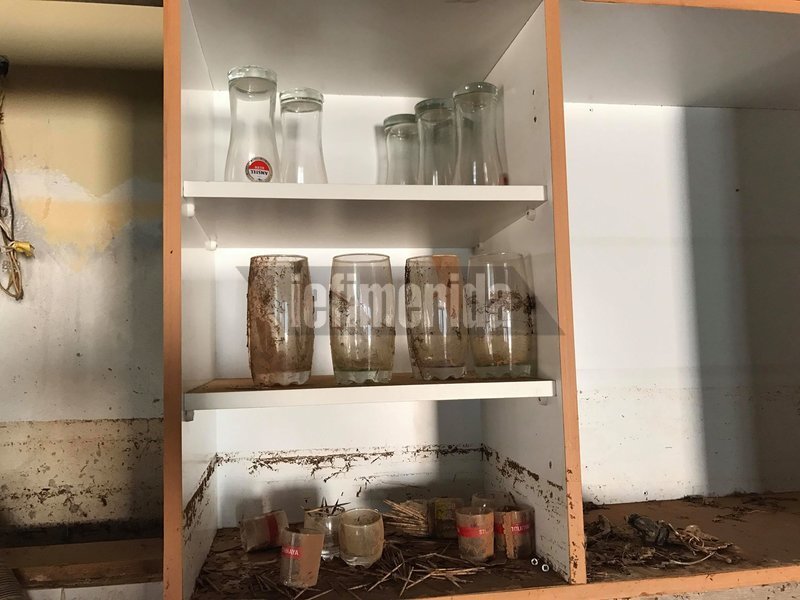 Σκεύη παρατημένα ένα χρόνο μετά