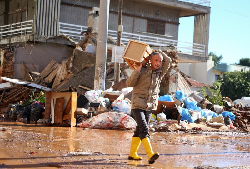 Η Μάνδρα προσπαθεί να κλείσει τις πληγές της -Ξεκίνησαν οι εργασίες αποκατάστασης [εικόνες] | iefimerida.gr 6