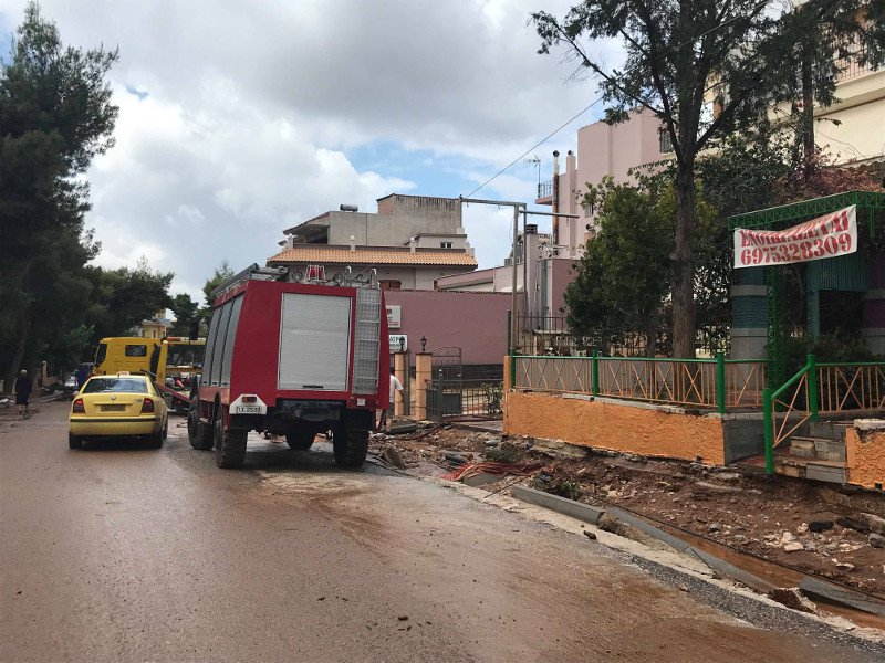 Ετσι ξύπνησε η Μάνδρα -Εικόνες καταστροφής μετά την κακοκαιρία [εικόνες & βίντεο] | iefimerida.gr 13