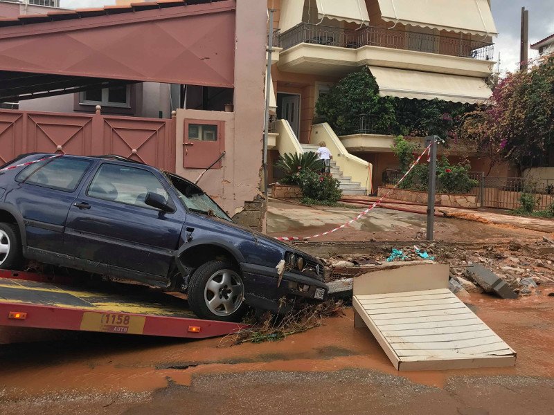 Ετσι ξύπνησε η Μάνδρα -Εικόνες καταστροφής μετά την κακοκαιρία [εικόνες & βίντεο] | iefimerida.gr 15