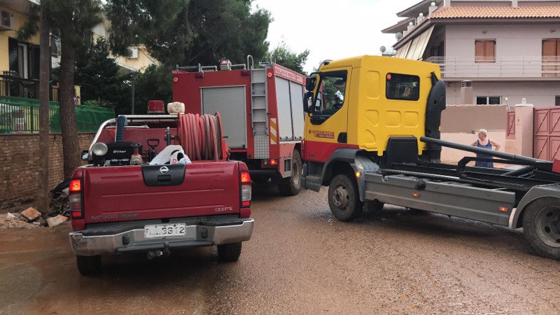 Ετσι ξύπνησε η Μάνδρα -Εικόνες καταστροφής μετά την κακοκαιρία [εικόνες & βίντεο] | iefimerida.gr 14