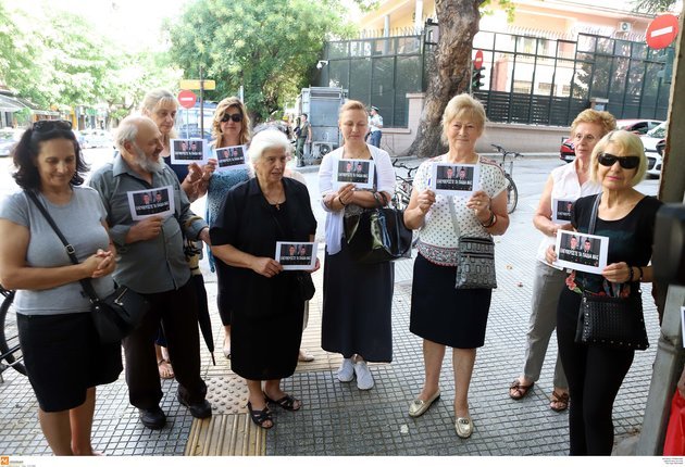 H κίνηση «Ελληνίδες Μάνες» μπροστά στο τουρκικό προξενείο για τους 2 Ελληνες στρατιωτικούς [εικόνες] | iefimerida.gr 3