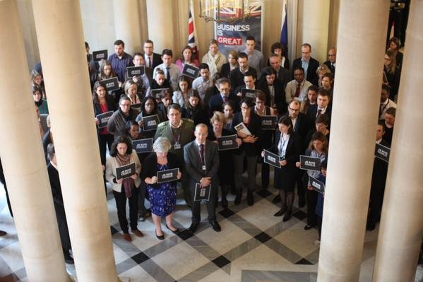 Εθνικό πένθος στη Γαλλία για το Charlie Hebdο: Ενός λεπτού σιγή, μεσίστιες σημαίες [εικόνες & βίντεο] | iefimerida.gr 4