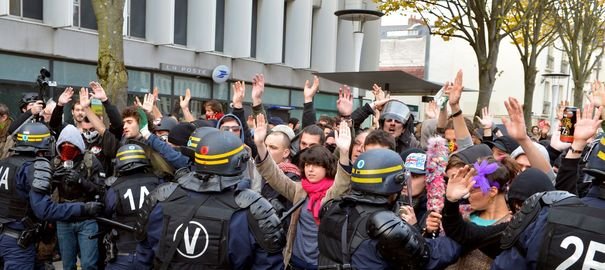 Χάος στη Γαλλία -Συγκρούσεις της αστυνομίας με διαδηλωτές [εικόνες] | iefimerida.gr 0