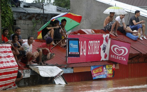 Βυθισμένο κάτω απο το νερό το 80% της Μανίλα [εικόνες & βίντεο] | iefimerida.gr 1
