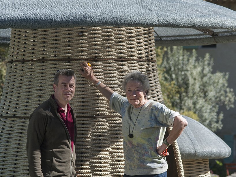 Δύο καλλιτέχνες σχεδίασαν μανιταροκαλύβες -Σαν τα ξυλόσπιτα των παιδικών μας χρόνων [εικόνες]  | iefimerida.gr 0