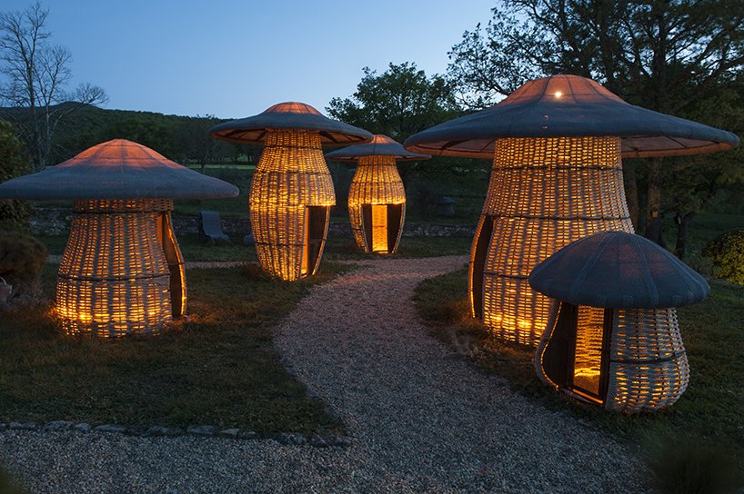 Δύο καλλιτέχνες σχεδίασαν μανιταροκαλύβες -Σαν τα ξυλόσπιτα των παιδικών μας χρόνων [εικόνες]  | iefimerida.gr 1