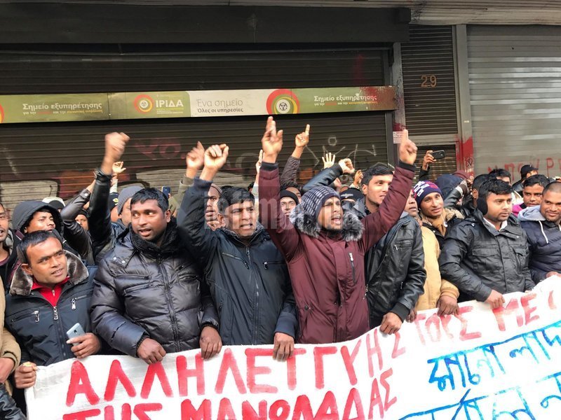 Εργάτες γης της Μανωλάδας διαμαρτυρήθηκαν έξω από το υπουργείο Εργασίας [εικόνες & βίντεο] | iefimerida.gr 1