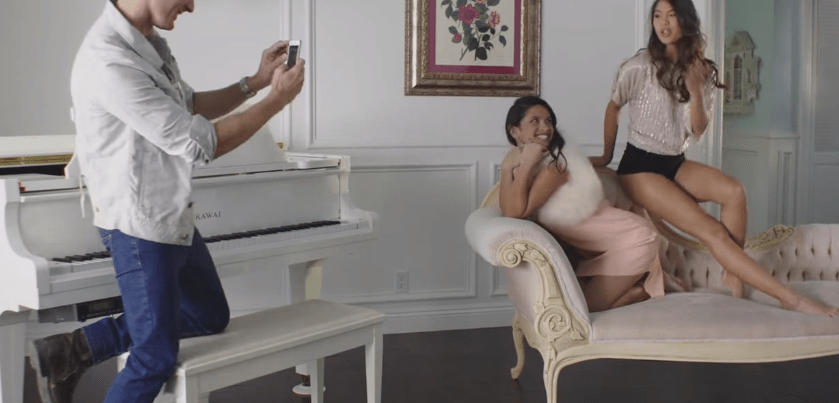 Εταιρεία νοικιάζει άνδρες σκλάβους: Κάνουν κάμψεις γυμνοί, καθαρίζουν την πισίνα και άλλα kinky «προσόντα» [εικόνες&βίντεο] | iefimerida.gr 2