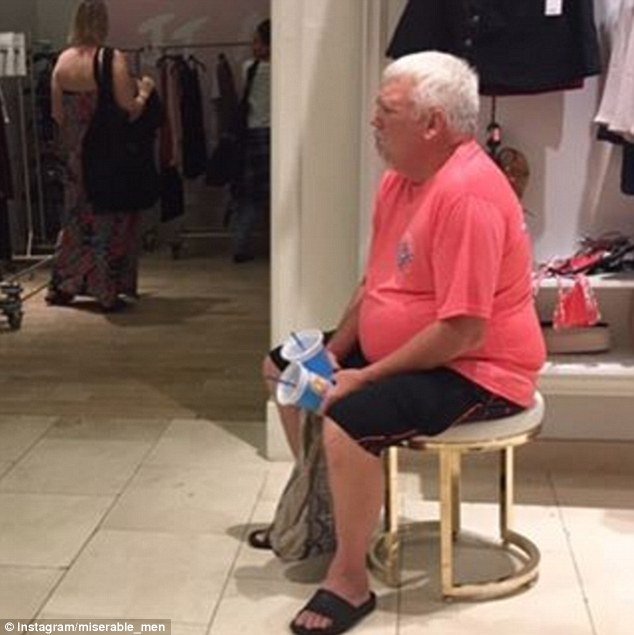 Τι κάνουν οι άνδρες όσο οι γυναίκες τους ψωνίζουν -Επικές αντιδράσεις που έχουν γίνει viral [εικόνες] | iefimerida.gr 9