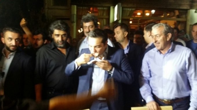 Η μαντινάδα-προειδοποίηση που άκουσε ο Τσίπρας και πάγωσε | iefimerida.gr 1