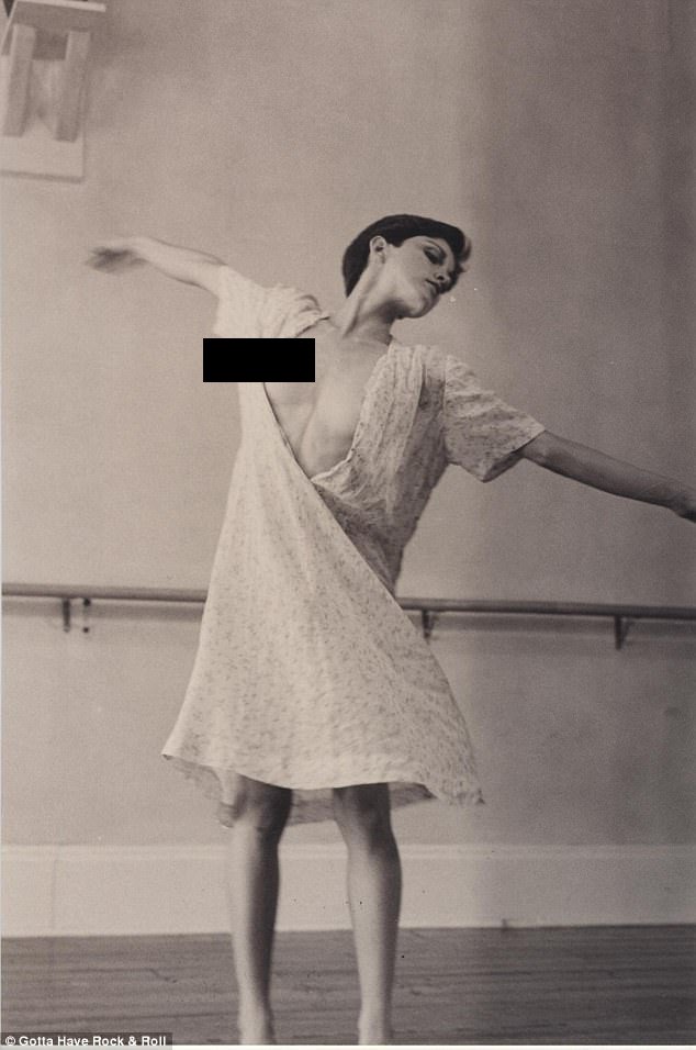 Οι άγνωστες ολόγυμνες φωτογραφίες της Μαντόνα που βγαίνουν στο σφυρί [εικόνες] | iefimerida.gr 0