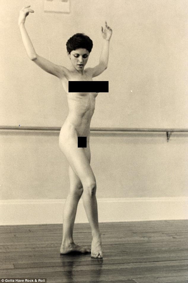 Οι άγνωστες ολόγυμνες φωτογραφίες της Μαντόνα που βγαίνουν στο σφυρί [εικόνες] | iefimerida.gr 1