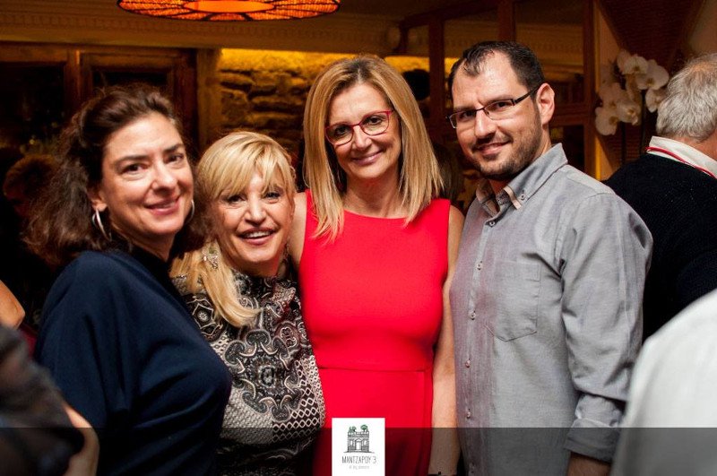 Η νέα έξοδος της Αντας Παπανδρέου -Με φίλους, για χαλαρό ποτό στο Κολωνάκι [εικόνες] | iefimerida.gr 0