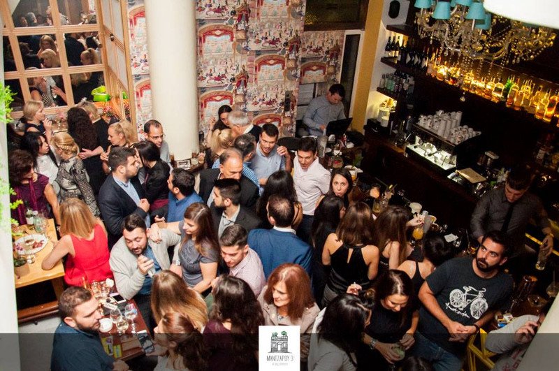 Η νέα έξοδος της Αντας Παπανδρέου -Με φίλους, για χαλαρό ποτό στο Κολωνάκι [εικόνες] | iefimerida.gr 1