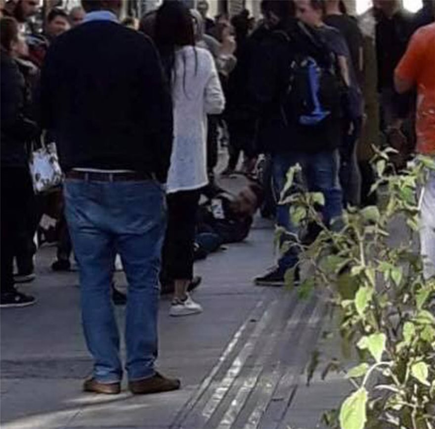 Ανδρας, επιτέθηκε με μαχαίρι.