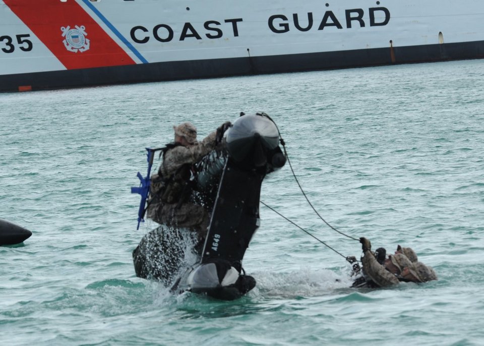 Η ελίτ των ειδικών δυνάμεων των ΗΠΑ -Επιβίωση, διάσωση, τακτική και εξουδετέρωση στόχων [εικόνες] | iefimerida.gr 3