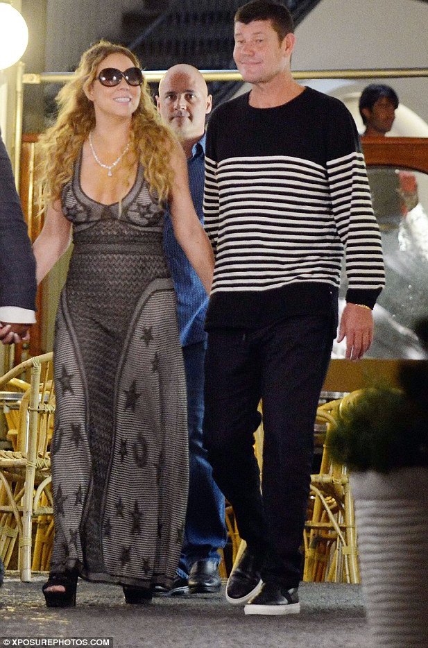 Μαράια Κάρεϊ: Ασυγκράτητος αρραβωνιαστικός και σέξι λικνίσματα [εικόνες]  | iefimerida.gr 1