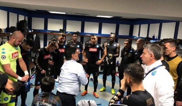 Μίλησε στους παίκτες της Νάπολι ο Μαραντόνα - Κοντά στην ομάδα της καρδιάς του [εικόνα] | iefimerida.gr 0