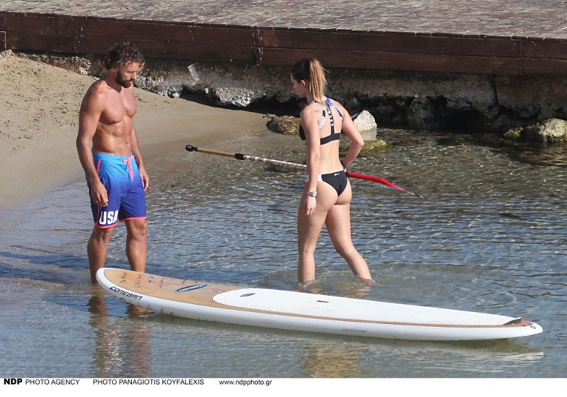 Οι πρώτες βουτιές του Γιάννη Μαρακάκη και της συζύγου του στον Αστέρα [εικόνες] | iefimerida.gr 1