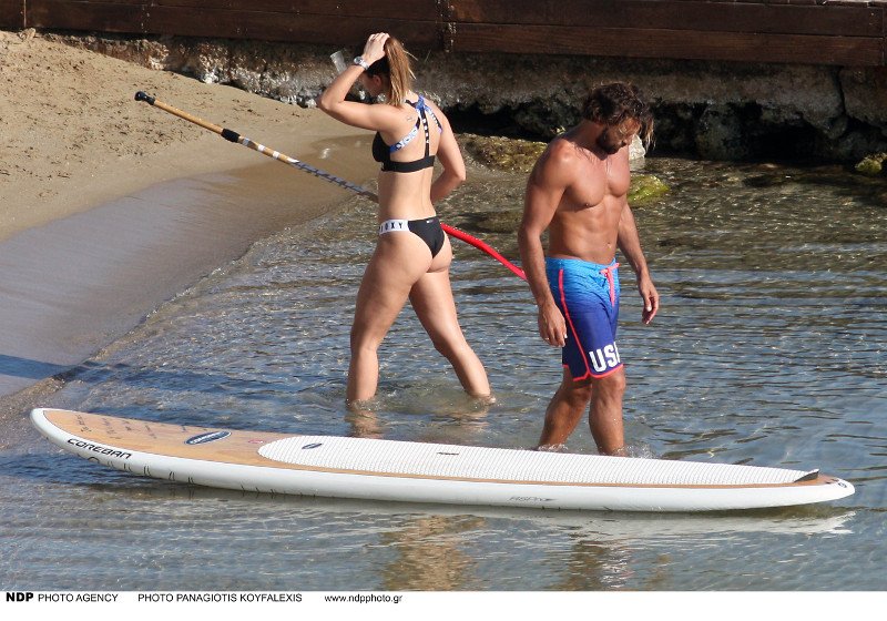 Οι πρώτες βουτιές του Γιάννη Μαρακάκη και της συζύγου του στον Αστέρα [εικόνες] | iefimerida.gr 5