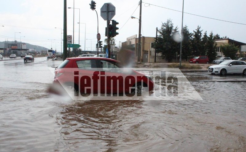 Μεγάλα προβλήματα στη Μαραθώνος από τη νεροποντή