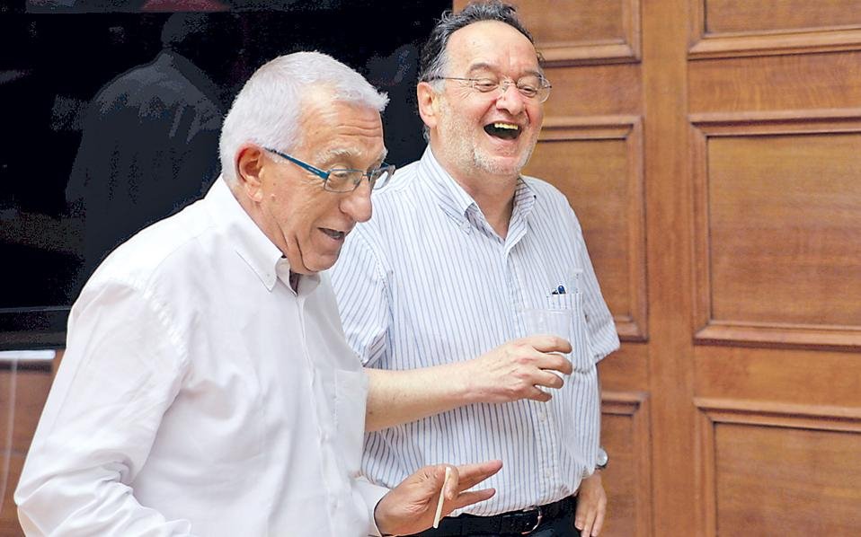 Καθημερινή: Τι γράφει ο καθηγητής Μαραντζίδης και έφαγε ξύλο | iefimerida.gr 0