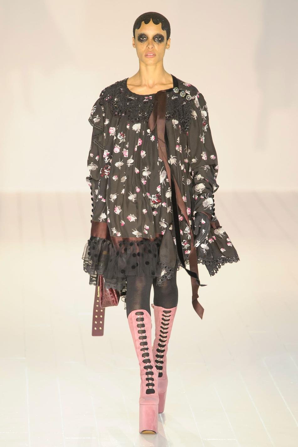 Η Lady Gaga έγινε και μοντέλο -Ανέβηκε στην πασαρέλα για τον Marc Jacobs [εικόνες] | iefimerida.gr 9