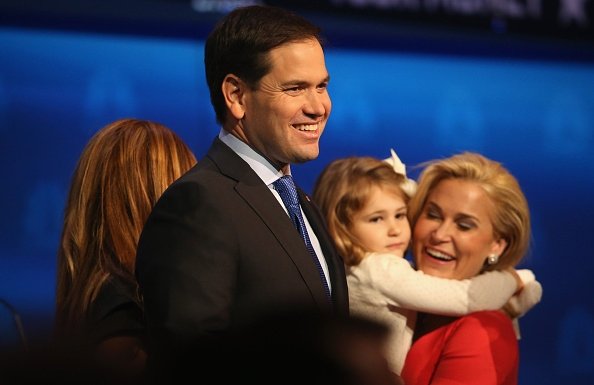 Debate στις ΗΠΑ: Ενα αστέρι γεννιέται και απειλεί τη Χίλαρι Κλίντον [εικόνες] | iefimerida.gr 3