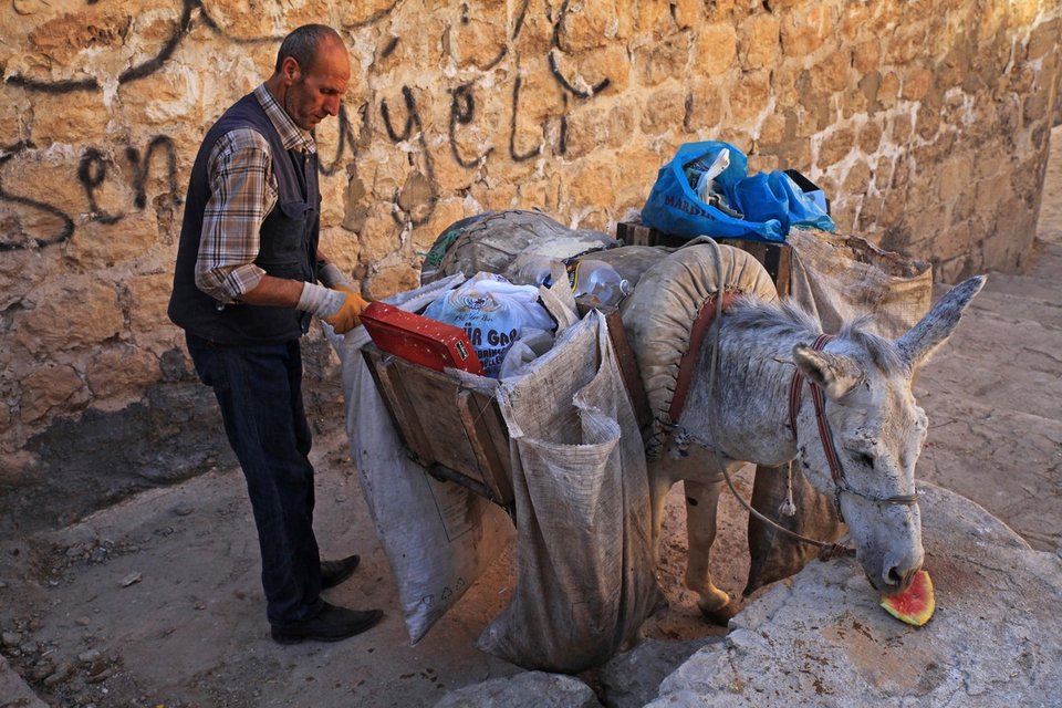 Πώς δουλεύουν οι άνθρωποι σε όλο τον κόσμο -Φωτογραφίες προδίδουν τις διαφορές [εικόνες] | iefimerida.gr 4