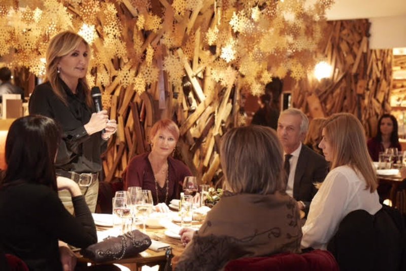 Το χριστουγεννιάτικο γεύμα της Μαρέβας Μητσοτάκη με τις κυρίες της ΝΔ [εικόνες] | iefimerida.gr 7