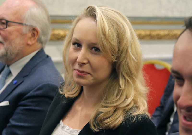 Ζαν-Μαρί Λεπέν: «Οι θέσεις της Μαρίν για το ευρώ και την ΕΕ υπονόμευσαν την εκστρατεία της» | iefimerida.gr 0