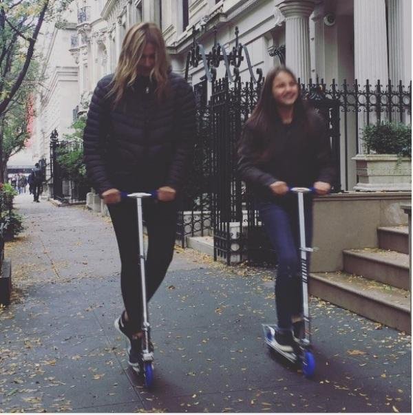 Η Μαρέβα Μητσοτάκη κάνει πατίνι στους δρόμους της Νέας Υόρκης [εικόνα] | iefimerida.gr 0