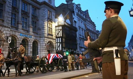 Καρέ-καρέ η πρόβα για τη κηδεία της Θάτσερ ξημερώματα στους άδειους δρόμους του Λονδίνου [εικόνες] | iefimerida.gr 0