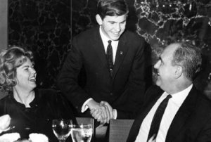 H Mαργαρίτα γράφει βιβλίο για όλα όσα έζησε με τον Ανδρέα Παπανδρέου και τα παιδιά τους [εικόνες] | iefimerida.gr 0