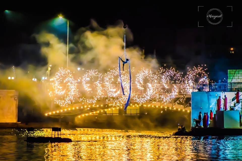 Υπερθαλάσσιες κατασκευές, ιπτάμενες φιγούρες, ενώ για άλλη μια χρονιά η εναέρια χορευτής, Κατερίνα Σολδάτου, θα μεγέψει το κοινό 