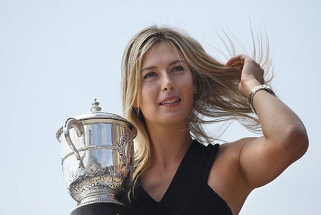 Η Μαρία Σαράποβα κολάζει ακόμη και το τρόπαιο -Γιορτάζει με ένα μικροσκοπικό φόρεμα τη νίκη στο Ρολάν Γκαρός [εικόνες] | iefimerida.gr 8