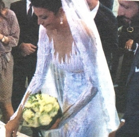 Γάμος με άρωμα Ιταλίας  για την Μις Ελλάς Μαρία Σπυριδάκη -Το τολμηρό διάφανο νυφικό της [εικόνες] | iefimerida.gr 1