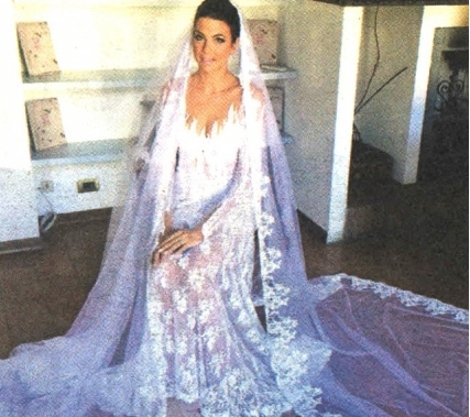 Γάμος με άρωμα Ιταλίας  για την Μις Ελλάς Μαρία Σπυριδάκη -Το τολμηρό διάφανο νυφικό της [εικόνες] | iefimerida.gr 0