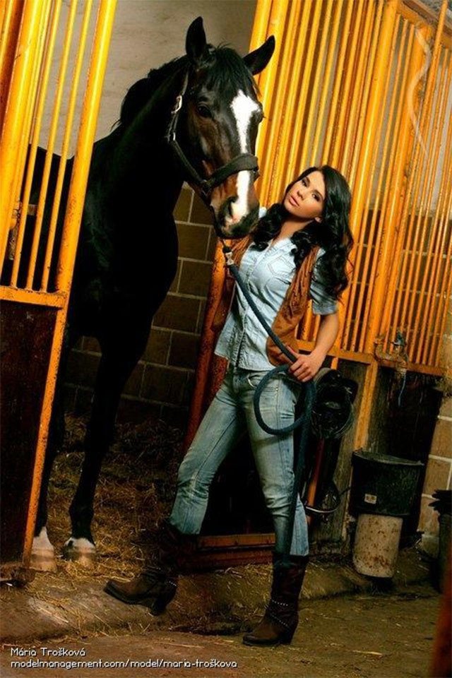 Η νέα συνεργάτιδα του πρωθυπουργού της Σλοβακίας είναι ένα εκρηκτικό μοντέλο γυμνών περιοδικών [εικόνες] | iefimerida.gr 4