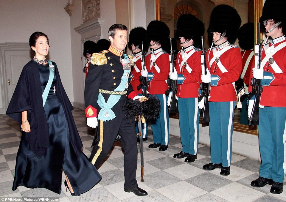 Η πιο καλοντυμένη γαλαζοαίματη της Ευρώπης -Η πριγκίπισσα της Δανίας ντύνεται πραγματικά βασιλικά [εικόνες] | iefimerida.gr 2