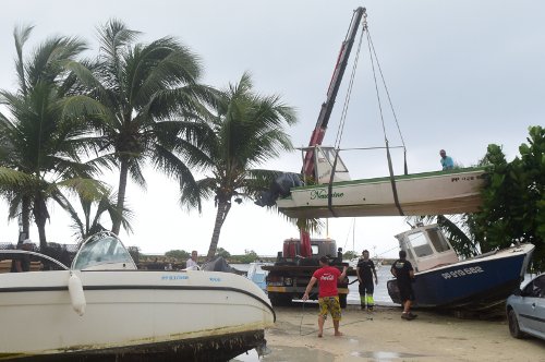 Ο κυκλώνας «Μαρία» σαρώνει την Καραϊβική -Τρέχουν να σώσουν τις περιουσίες τους [εικόνες] | iefimerida.gr 3