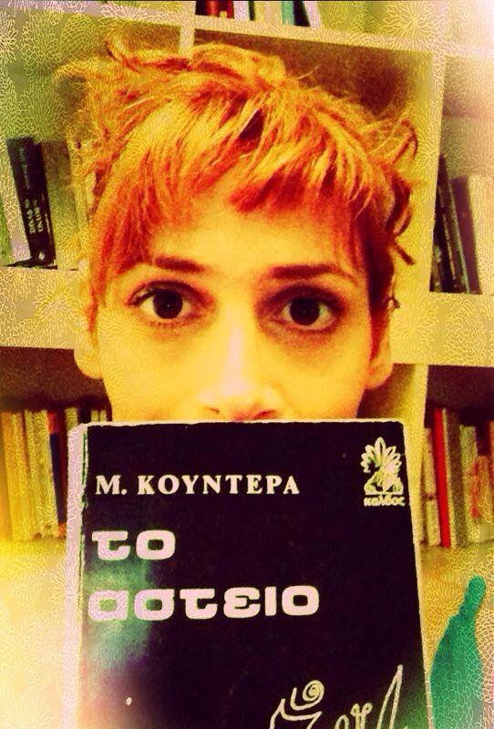 Η νέα τάση του Facebook: Φωτογραφίσου με το αγαπημένο σου βιβλίο - Τι επιλέγουν οι επώνυμοι [εικόνες] | iefimerida.gr 0