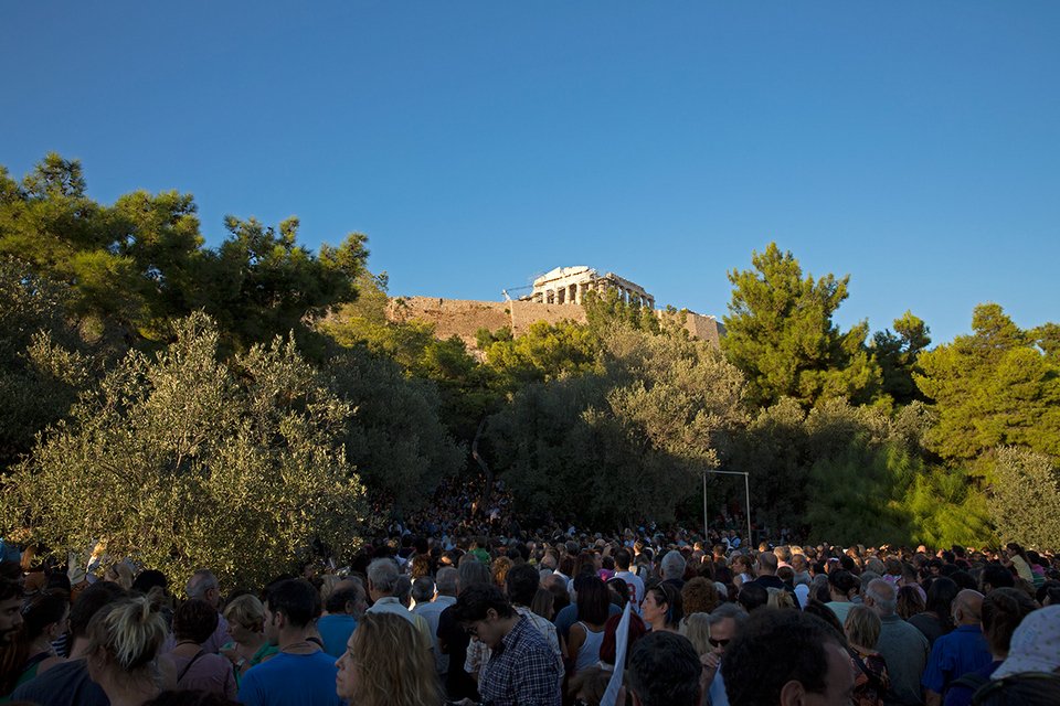 H Aθήνα υποκλίθηκε στη Λυρική και τη Μαρία Κάλλας: Ποτάμια συγκινημένων Αθηναίων κατέκλυσαν την πόλη [εικόνες] | iefimerida.gr 2