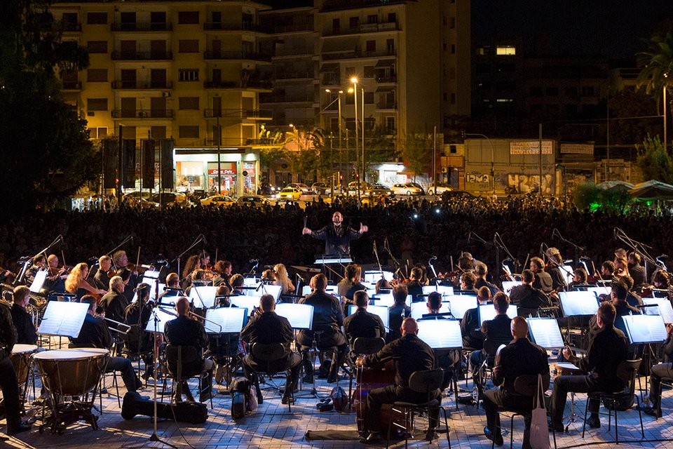 H Aθήνα υποκλίθηκε στη Λυρική και τη Μαρία Κάλλας: Ποτάμια συγκινημένων Αθηναίων κατέκλυσαν την πόλη [εικόνες] | iefimerida.gr 5