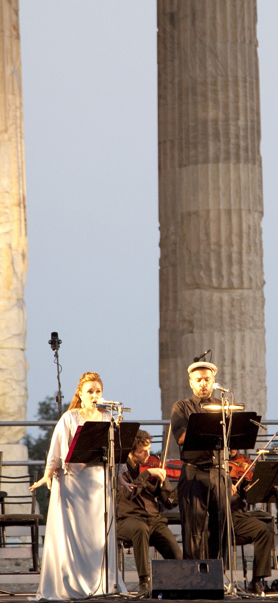 Ευτυχώς που υπάρχει η Λυρική και στο δημόσιο χώρο της Αθήνας: Χριστουγεννιάτικη συναυλία στο Πεδίον του Αρεως | iefimerida.gr 0