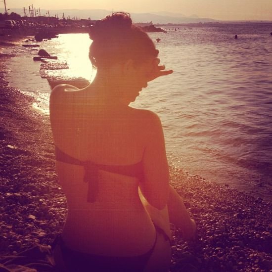 Το στήθος της Μαρίας Κορινθίου πάει διακοπές [εικόνες] | iefimerida.gr 1