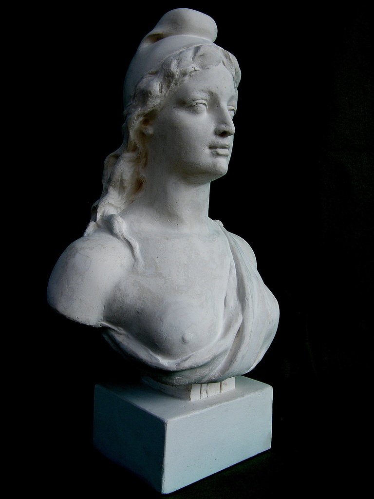 Mανουέλ Βαλς: Η δική μας Δημοκρατία έχει το στήθος γυμνό! [εικόνες] | iefimerida.gr 2